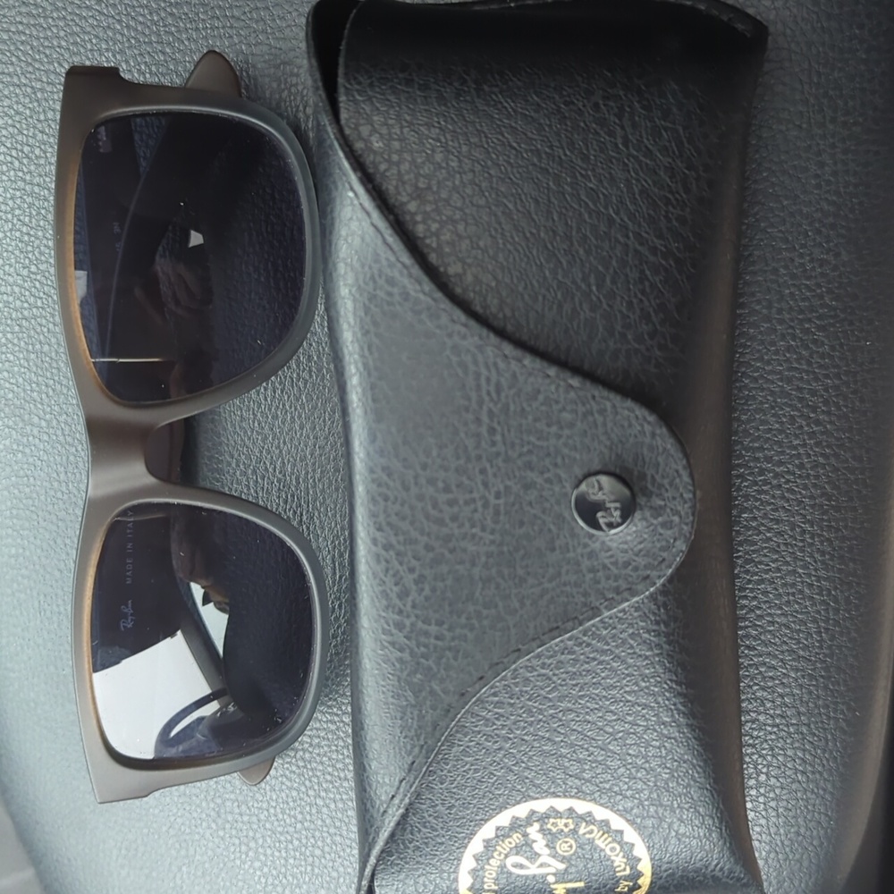 Ray-Ban Sunglasses - Picture 2 of 6